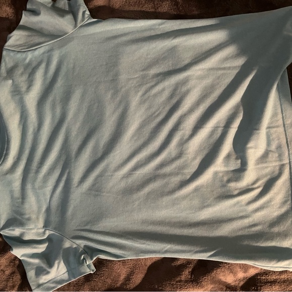 Nike women’s medium light blue shirt sleeve dri fit - Picture 2 of 3